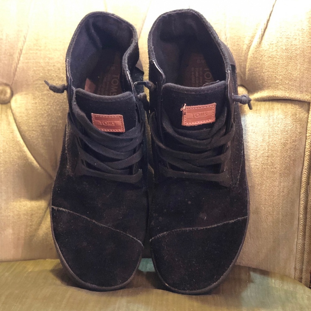 Tom’s (9) Black Leather High Tops